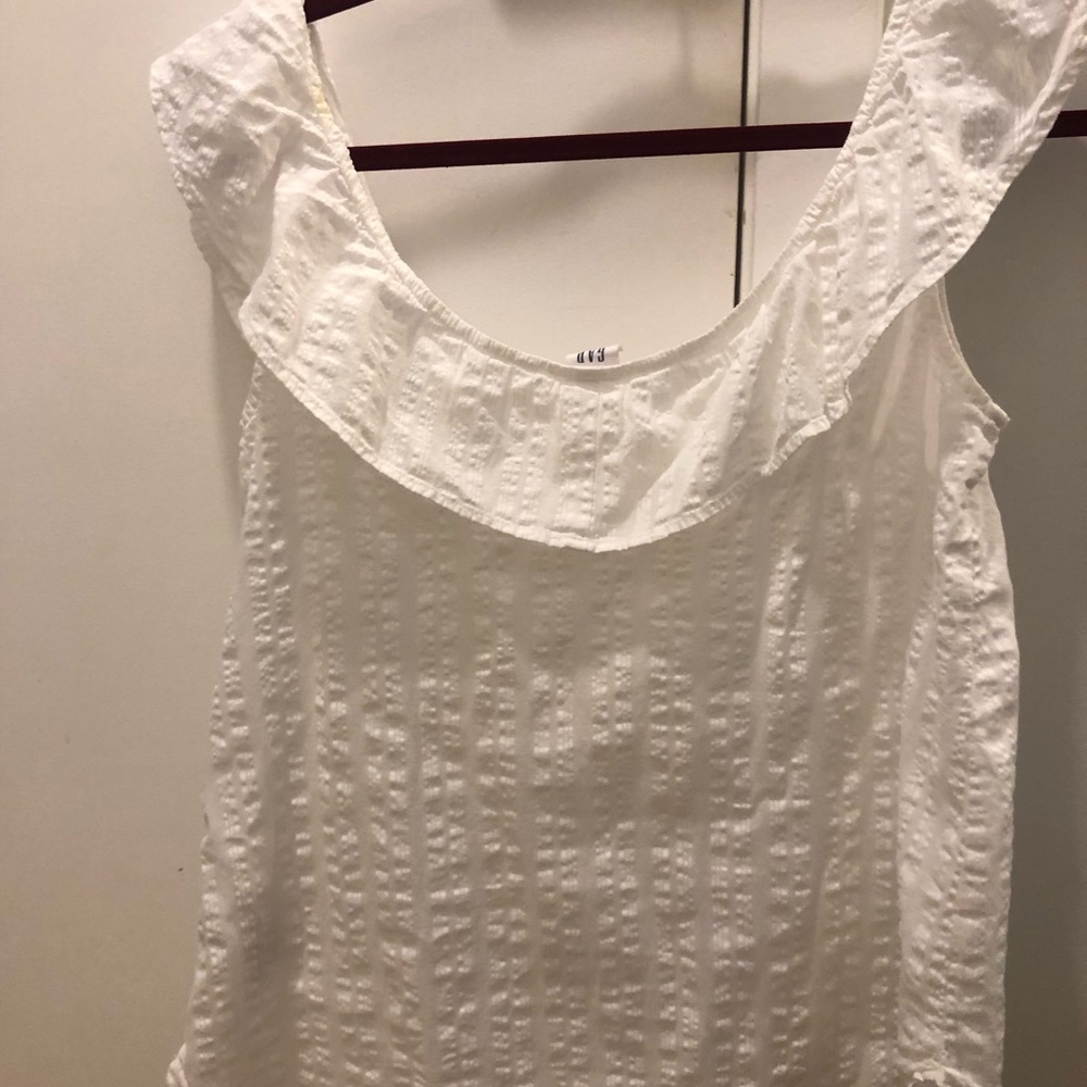 Gap | Sleeveless Ruffle V-Neck Top | XS - Picture 4 of 6